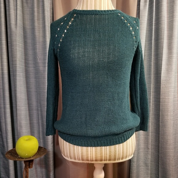 H&M Sweaters - 🌻🌺🌻H&M KNIT SWEATER!!